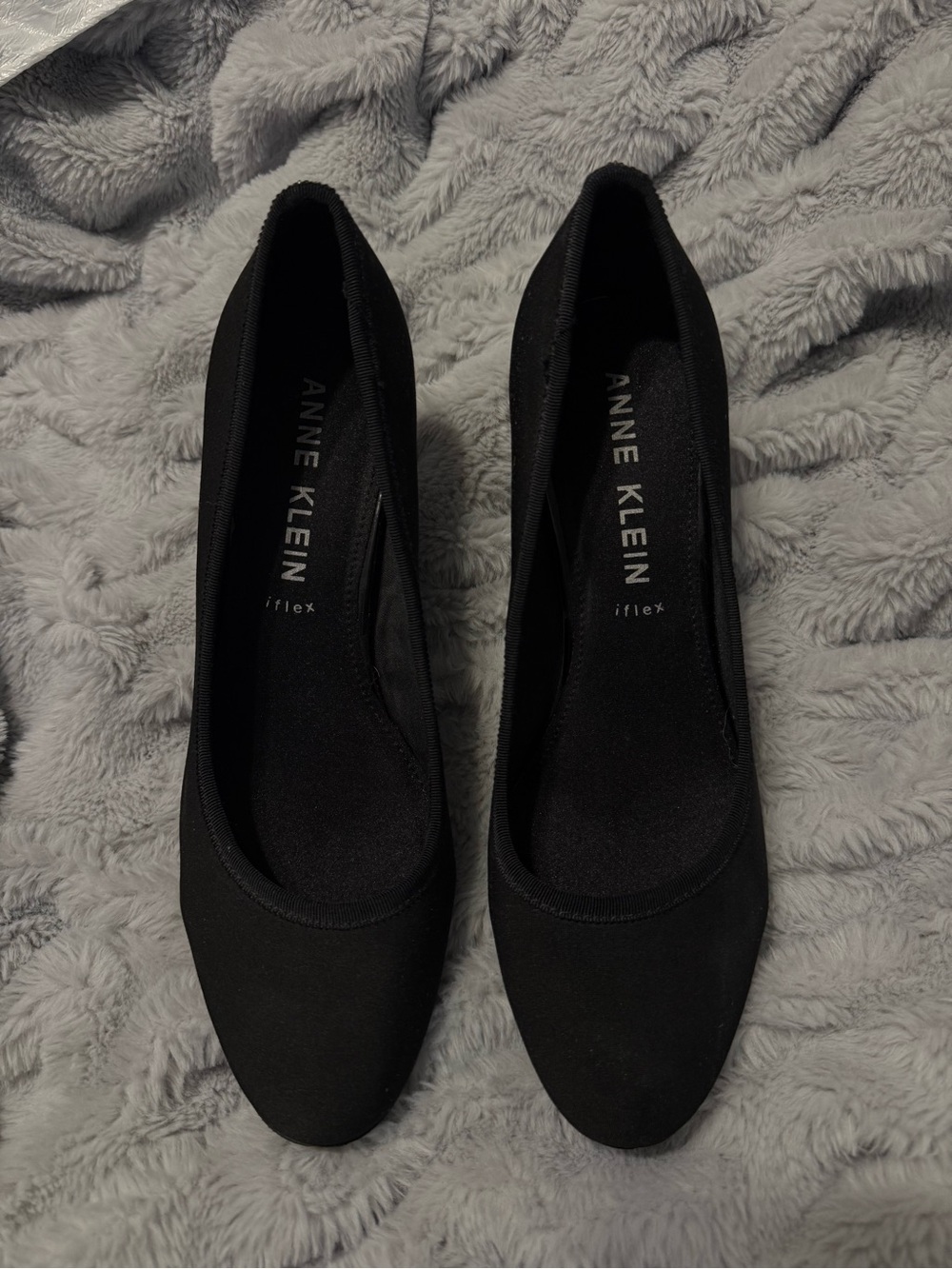 Anne Klein Black iFlex Women's Classic Round-Toe Pumps
